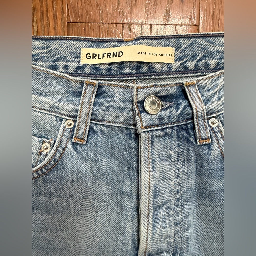 The Bella Low Rise Relaxed Jeans in Santa Monica Light Wash - Picture 5 of 8